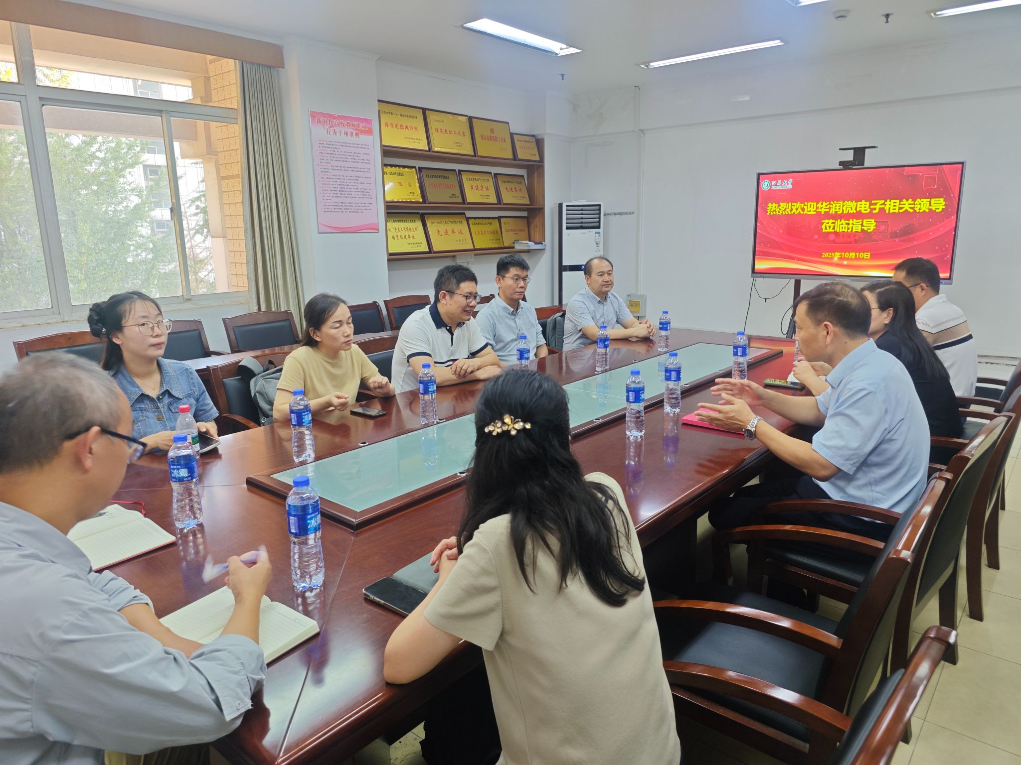 华润微电子有限公司来江苏大学物电学院交流洽谈